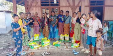 Yayasan Mitha Peduli Bersama Bagikan Paket Sembako di Malaka