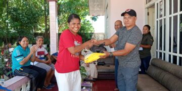 Yayasan Mitha Peduli Bersama Tebar Kasih, Bagikan Sembako untuk Warga Liliba Kota Kupang