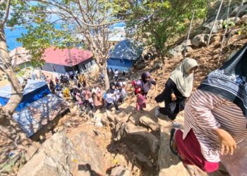 Krisis Sanitasi dan Air Bersih di NTT: Warga Beli Air dari Luar Pulau Hingga Sekolah Tanpa Toilet