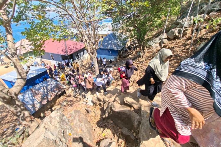 Krisis Sanitasi dan Air Bersih di NTT: Warga Beli Air dari Luar Pulau Hingga Sekolah Tanpa Toilet