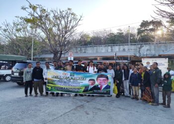 Terima Kasih Usman Husin, Tangis Haru Orang Tua di Tenau Kupang Saat Anaknya Berlayar Kuliah