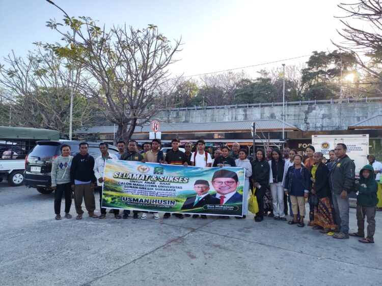 Terima Kasih Usman Husin, Tangis Haru Orang Tua di Tenau Kupang Saat Anaknya Berlayar Kuliah