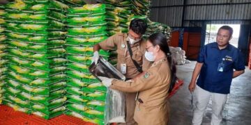 600 TON BERAS SUBSIDI DIDUGA DIJUAL SEBAGAI BERAS PREMIUM, 8 PEJABAT BULOG DAN BAPANAS DICOPOT