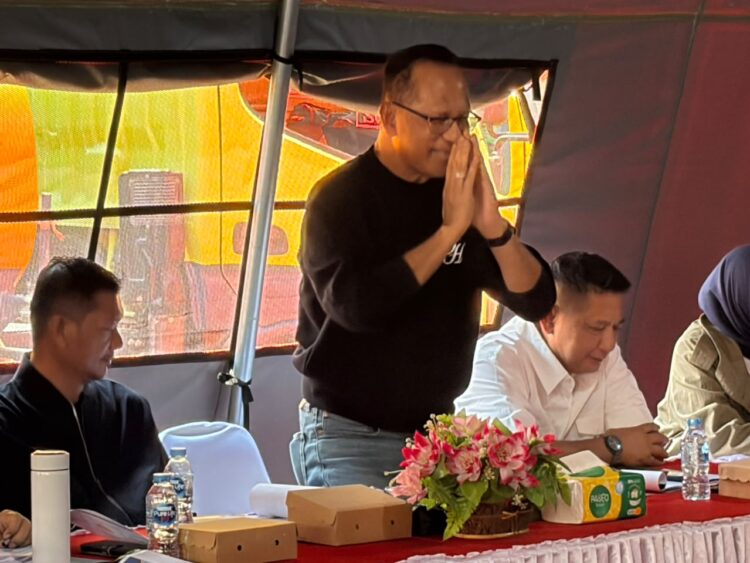 DPR RI Soroti Diskrepansi Data dan Serahkan Bantuan Korban Gempa di Nagekeo, Usman Husin Desak Percepatan Rehab Gereja dan  Masjid